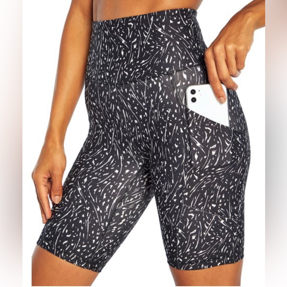 Black Whispy Spray 9" Pocket Brenda Tummy-Control Bermuda Shorts - Women